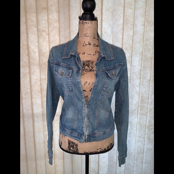 Outer Edge Jackets & Blazers - Adorable Outer Edge Stretch Jean Jacket 💕